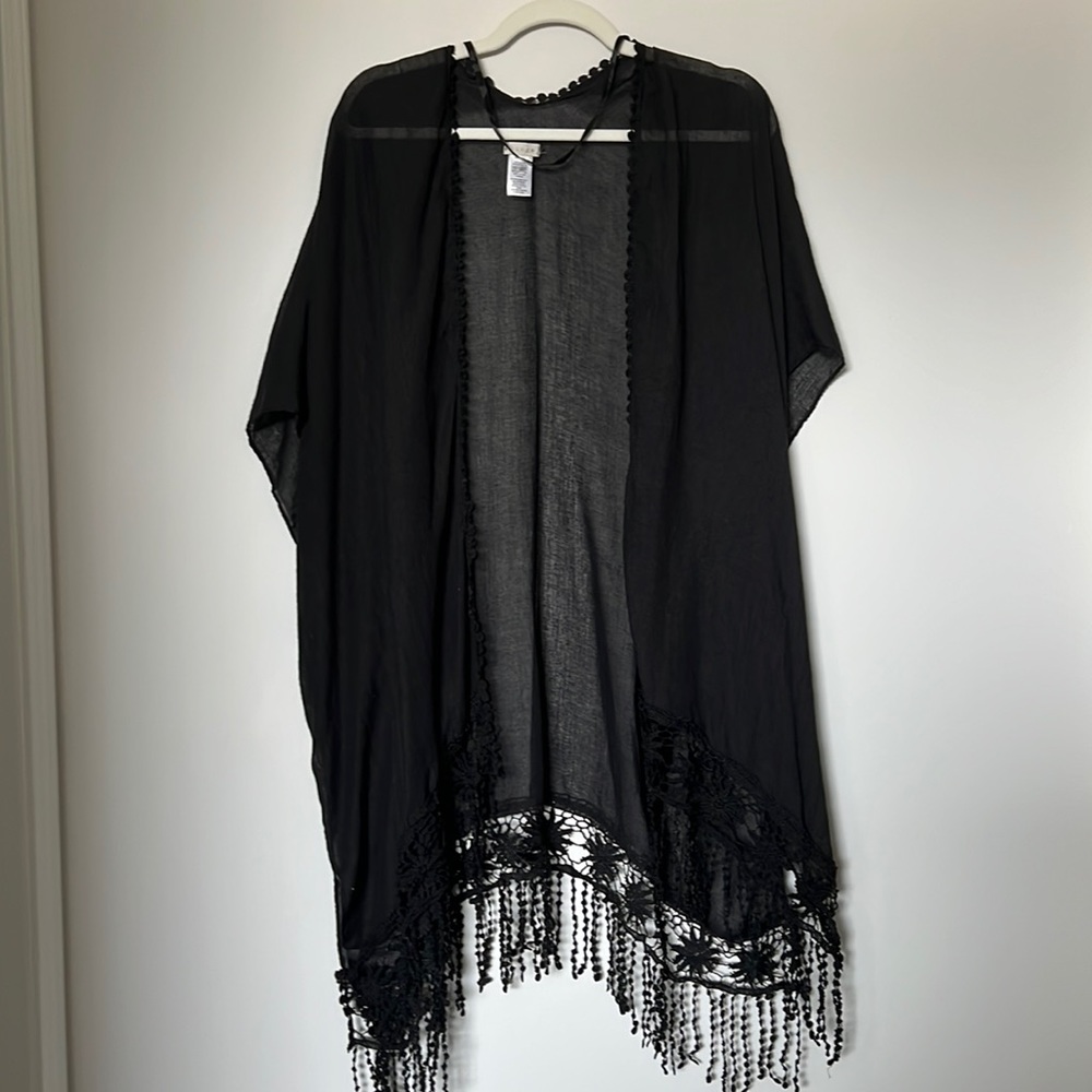 Hinge Lace Trim Ruana - Picture 6 of 7